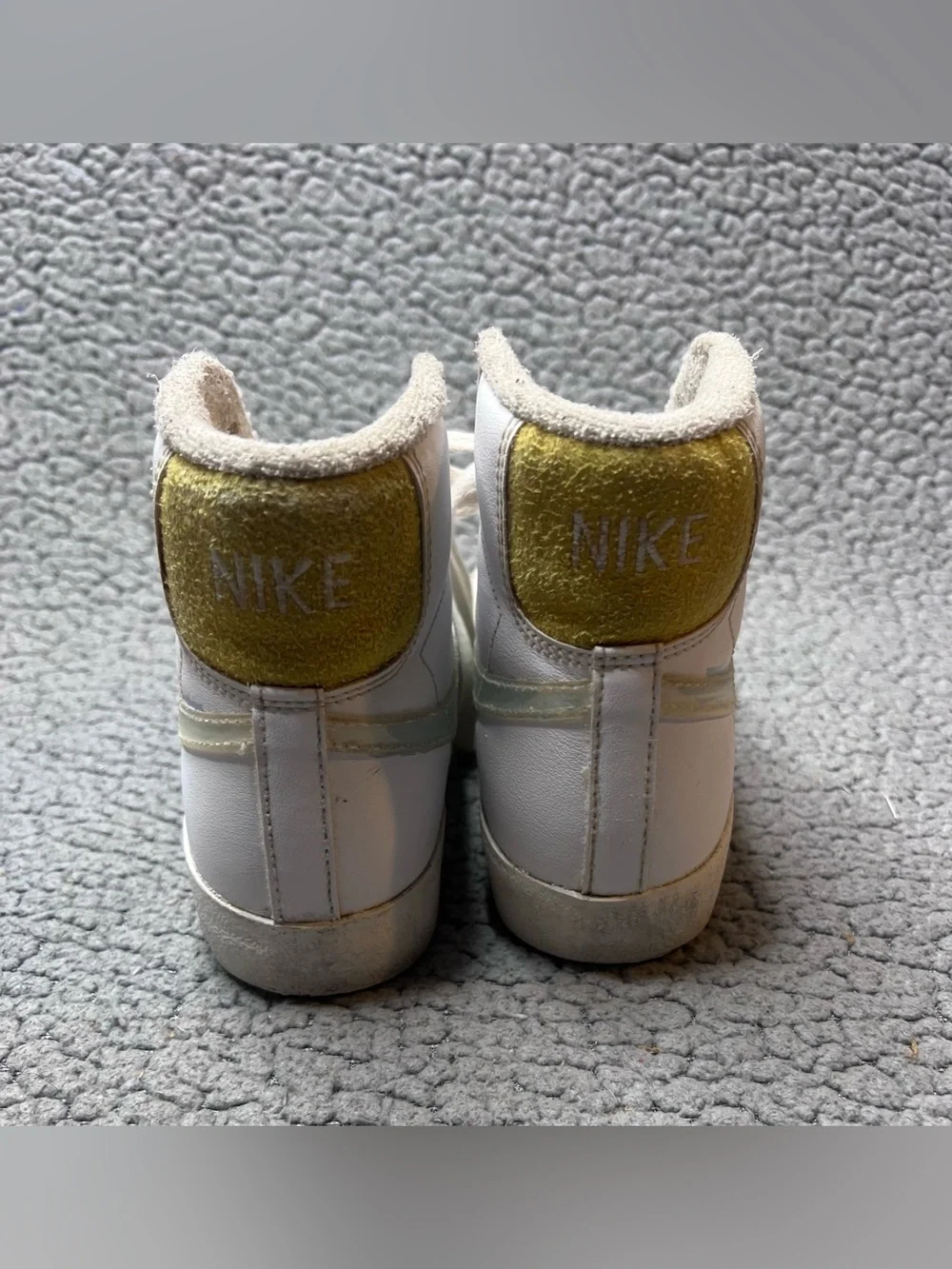 Vintage Nike Blazer Mid '77 GS Girls Size 4.5 Y White And Blue